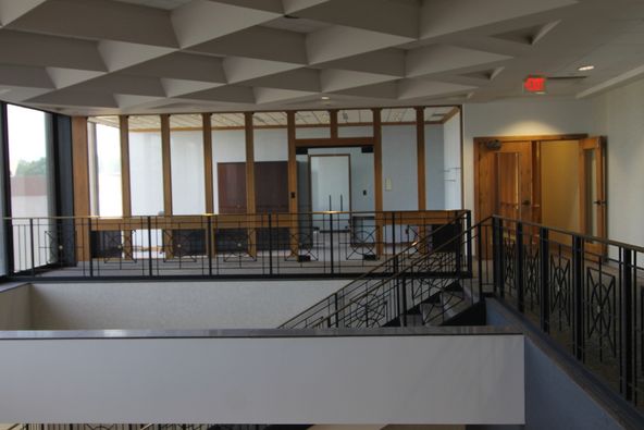 Magnavox Way Corporate Center: 1700 Magnavox Way, Fort Wayne, IN 46804